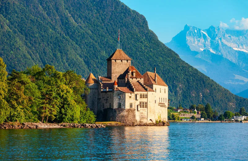 Castillo de Chillon a orillas del lago Lemán