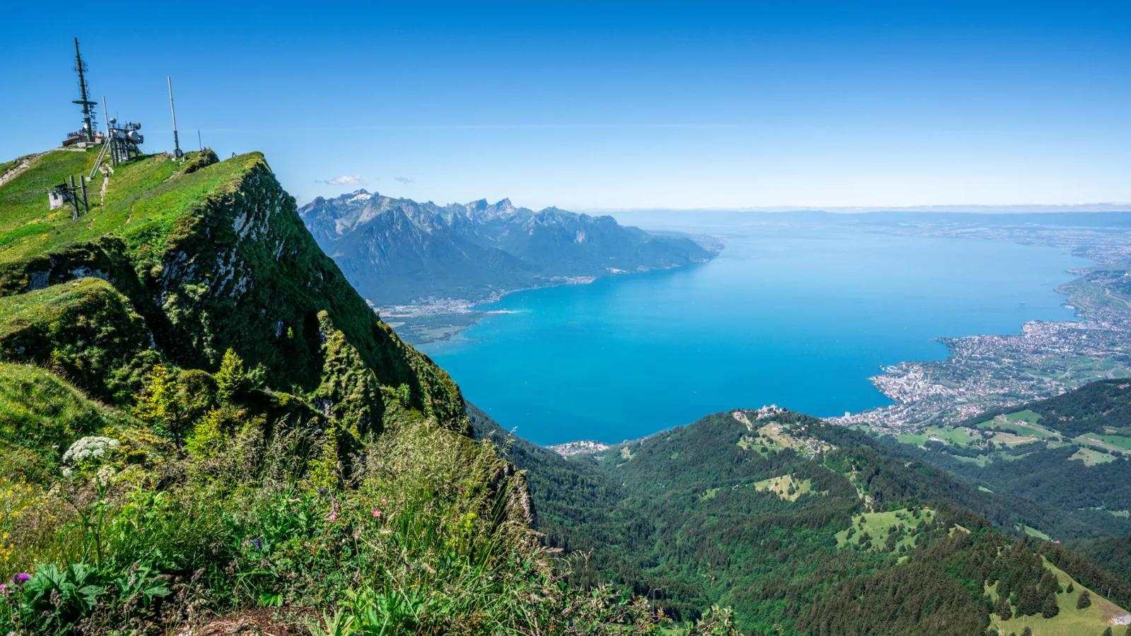 Panorámica alpina desde Rochers-de-Naye sobre el lago Lemán